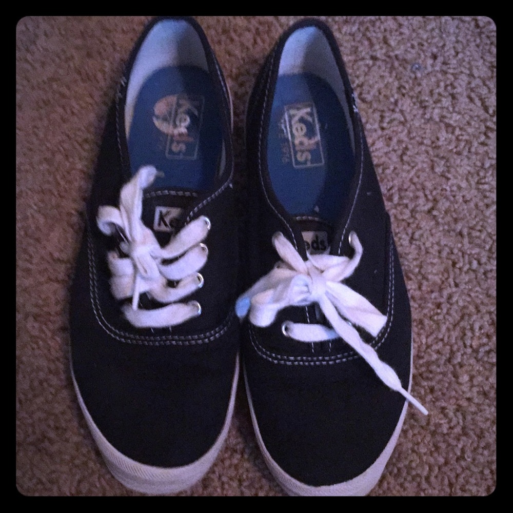 Black keds.